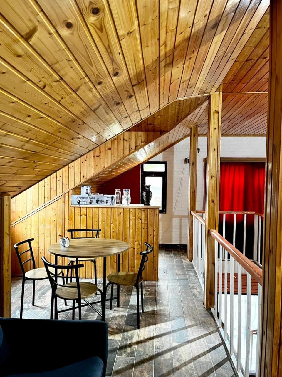Nino & Irodi'S Guest House クタイシ エクステリア 写真